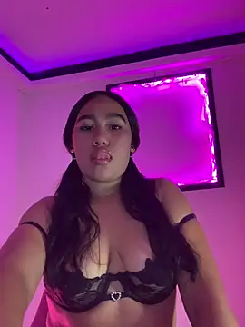 Snapshot of Alexia-bunny chatting on 03/19/26, 05:00 Alexia-bunny online show from 03/19/26, 05:00