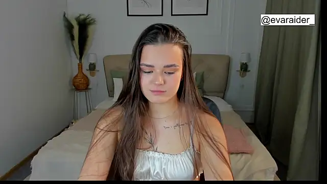 EvaRaider online show from 04/01/26, 01:23