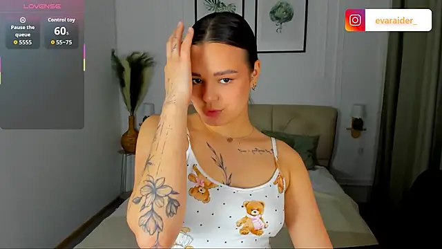 EvaRaider online show from 04/22/26, 01:56