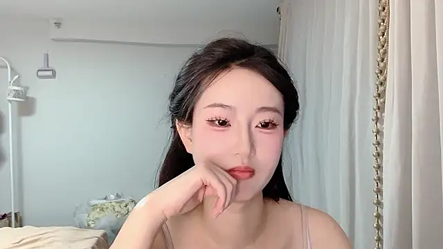 Snapshot of 1X-yiyi chatting on 05/27/26, 12:24 1X-yiyi online show from 05/27/26, 12:24