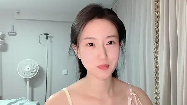 Snapshot of 1X-yiyi chatting on 06/22/26, 02:14 1X-yiyi online show from 06/22/26, 02:14