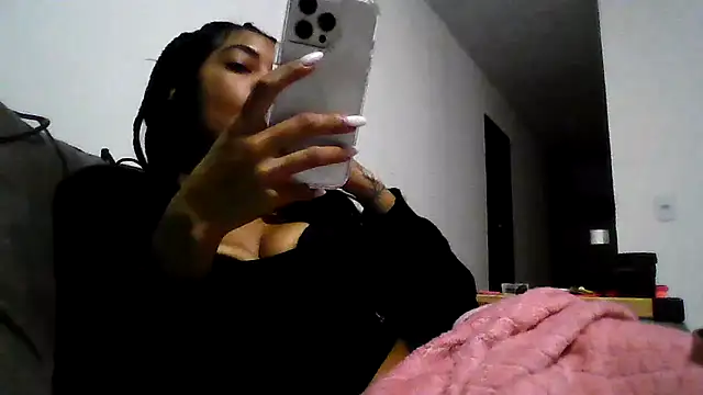 Snapshot of Nix3erika chatting on 05/26/26, 01:12 Nix3erika online show from 05/26/26, 01:12