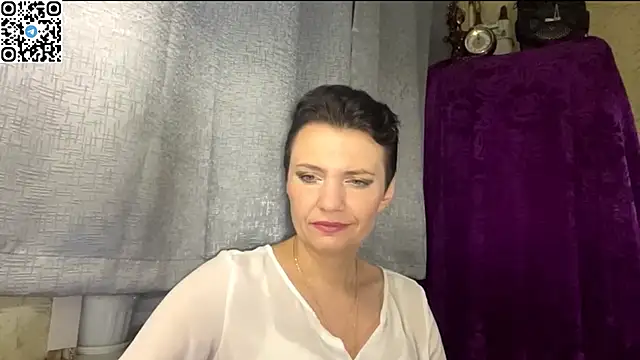 Snapshot of HotMamaQueen234 chatting on 05/25/26, 08:59 HotMamaQueen234 online show from 05/25/26, 08:59