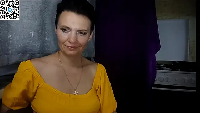 Snapshot of HotMamaQueen234 chatting on 06/29/26, 12:39 HotMamaQueen234 online show from 06/29/26, 12:39