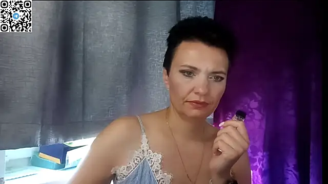 Snapshot of HotMamaQueen234 chatting on 07/16/26, 12:22 HotMamaQueen234 online show from 07/16/26, 12:22