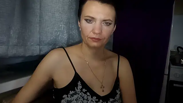 Snapshot of HotMamaQueen234 chatting on 07/23/26, 12:02 HotMamaQueen234 online show from 07/23/26, 12:02