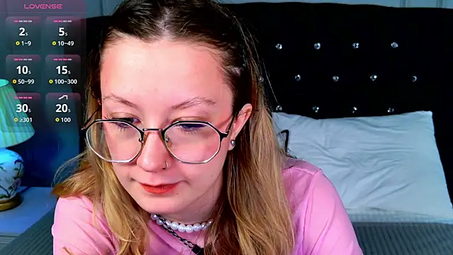 AmelieViolet online show from 04/28/26, 03:22