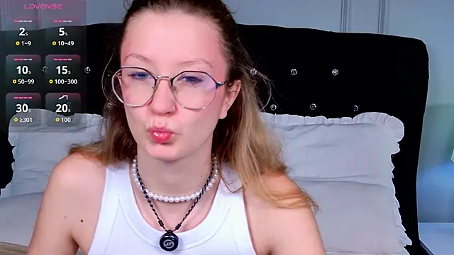 AmelieViolet online show from 05/20/26, 03:34