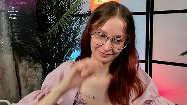 Snapshot of AmelieViolet chatting on 06/23/26, 03:15 AmelieViolet online show from 06/23/26, 03:15
