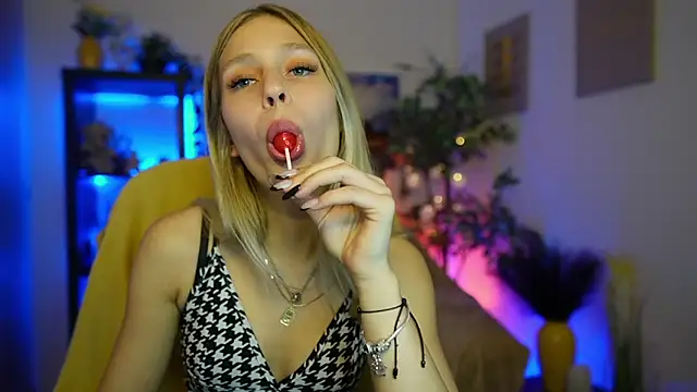 Snapshot of Luna_Grace18 chatting on 03/26/26, 02:11 Luna Grace18 online show from 03/26/26, 02:11