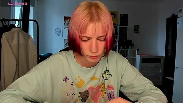 Snapshot of sweet_peach___ chatting on 04/06/26, 11:22 sweet peach online show from 04/06/26, 11:22