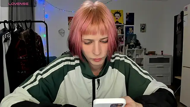 Snapshot of sweet_peach___ chatting on 04/16/26, 07:36 sweet peach online show from 04/16/26, 07:36