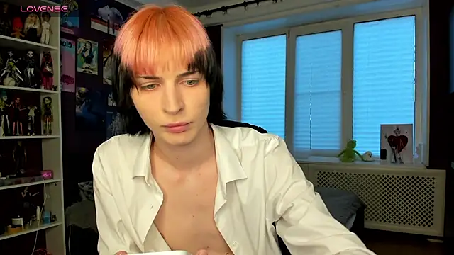 Snapshot of sweet_peach___ chatting on 05/17/26, 06:26 sweet peach online show from 05/17/26, 06:26