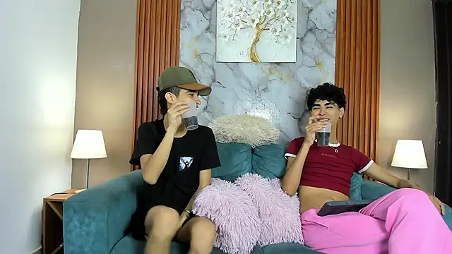 NAUGHTY BOYS1 online show from 04/08/26, 07:14