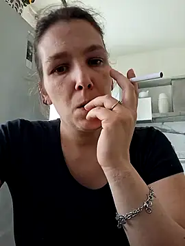 Snapshot of DeaEvy chatting on 04/15/26, 12:45 DeaEvy online show from 04/15/26, 12:45