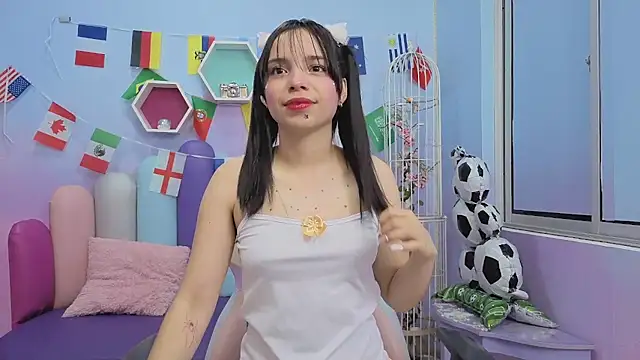 Isaa Skinny online show from 06/23/26, 03:48