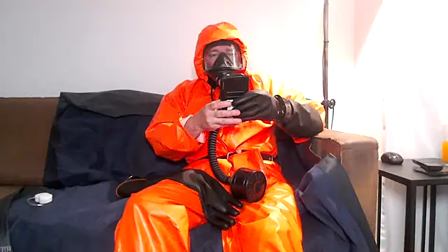 Snapshot of latexslaveboy chatting on 06/14/26, 08:00 latexslaveboy online show from 06/14/26, 08:00
