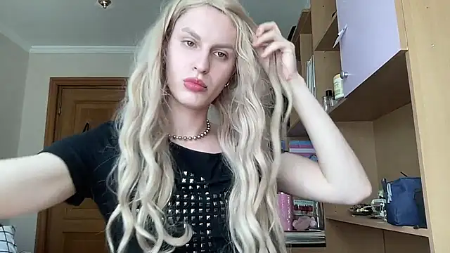 ranya-may online show from 04/17/26, 11:24