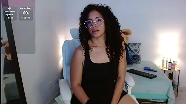 Snapshot of Luciianita_lov199 chatting on 05/03/26, 08:37 Luciianita lov199 online show from 05/03/26, 08:37
