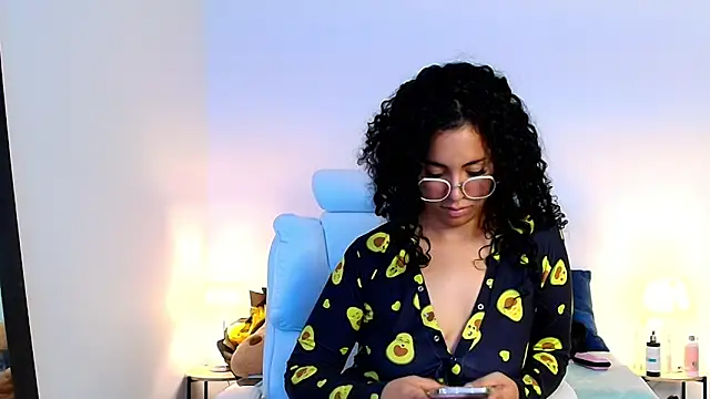 Snapshot of Luciianita_lov199 chatting on 05/10/26, 08:25 Luciianita lov199 online show from 05/10/26, 08:25