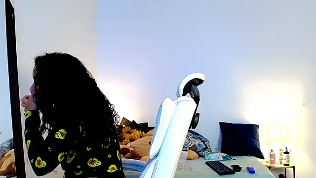 Snapshot of Luciianita_lov199 chatting on 05/11/26, 08:28 Luciianita lov199 online show from 05/11/26, 08:28