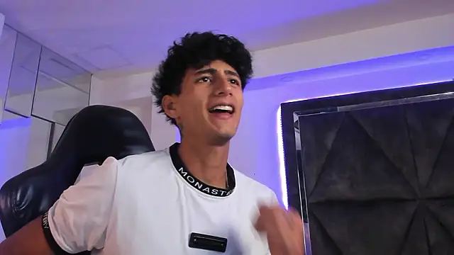 MaxiimoRomano  online show from 03/24/26, 12:32