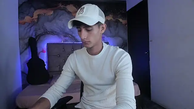 MaxiimoRomano  online show from 04/15/26, 12:56
