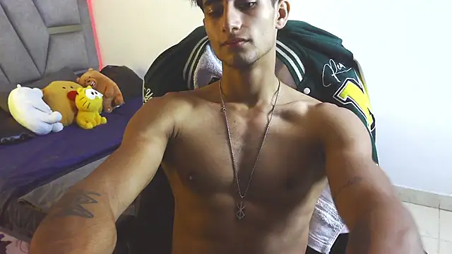 Snapshot of MaxiimoRomano_ chatting on 05/22/26, 02:55 MaxiimoRomano online show from 05/22/26, 02:55