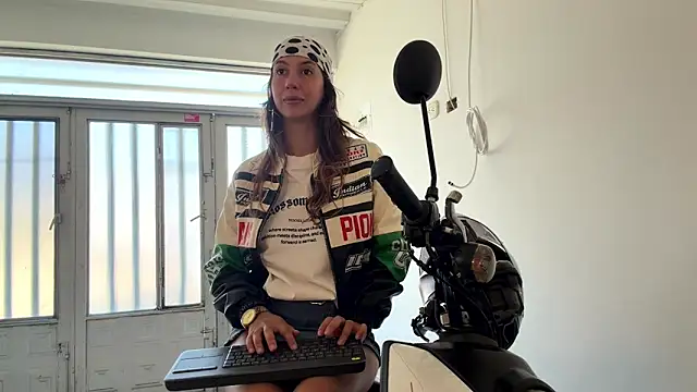 Julieta Jol online show from 06/01/26, 01:46