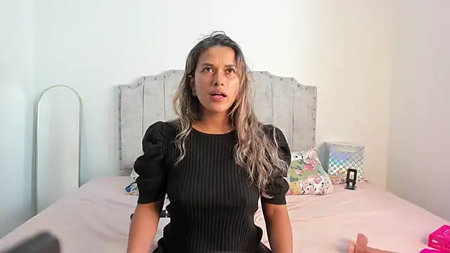 camila borbon  online show from 05/06/26, 02:33