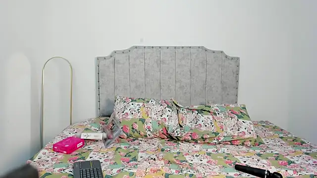 camila borbon  online show from 06/11/26, 12:36