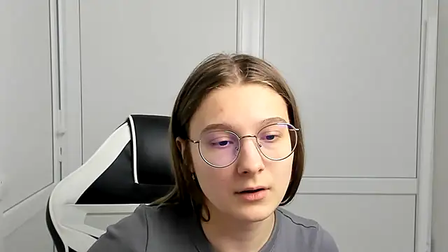 Mia kristal online show from 03/22/26, 07:56