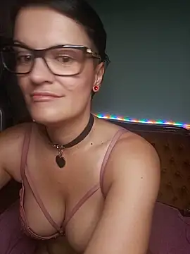 Snapshot of Evamilfhungary chatting on 06/15/26, 08:22 Evamilfhungary online show from 06/15/26, 08:22