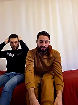 AmicisegretiITA online show from 03/28/26, 04:17