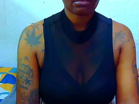 Snapshot of Tattooedgoddess33 chatting on 03/31/26, 06:19 Tattooedgoddess33 online show from 03/31/26, 06:19