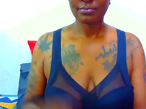 Snapshot of Tattooedgoddess33 chatting on 04/12/26, 04:23 Tattooedgoddess33 online show from 04/12/26, 04:23