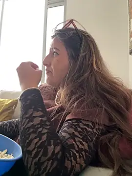 Snapshot of rafaella_stefano chatting on 06/15/26, 10:23 rafaella stefano online show from 06/15/26, 10:23