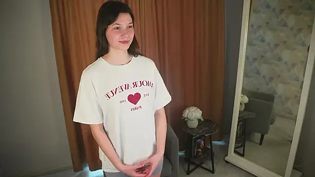 LaraeLubeck online show from 03/18/26, 10:18