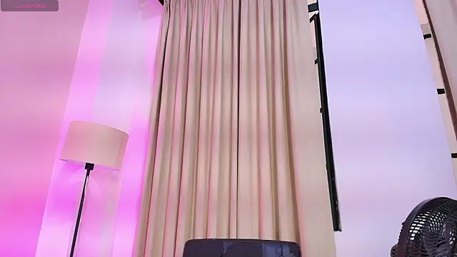 ParisFlowerr online show from 05/06/26, 12:10