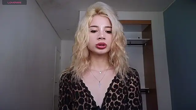 Snapshot of st_uirt chatting on 03/28/26, 02:38 st uirt online show from 03/28/26, 02:38