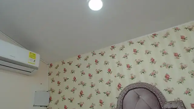 crystal watson0 online show from 04/08/26, 01:11