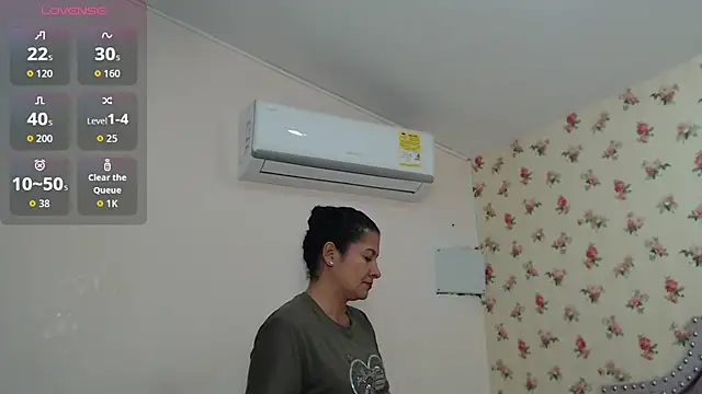crystal watson0 online show from 04/17/26, 01:25