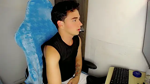 Snapshot of Mathias_twinkk chatting on 03/29/26, 05:46 Mathias twinkk online show from 03/29/26, 05:46