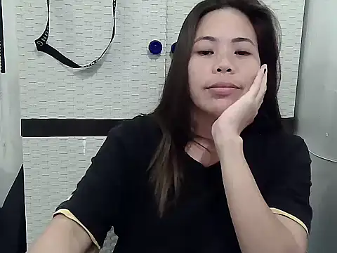 Snapshot of sweetciendy chatting on 05/16/26, 01:43 sweetciendy online show from 05/16/26, 01:43
