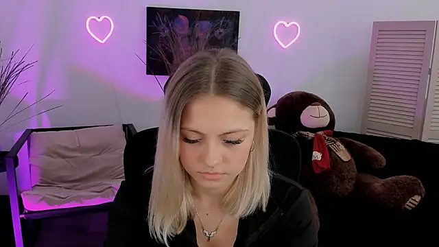 Snapshot of BlossomVibe chatting on 03/18/26, 11:46 BlossomVibe online show from 03/18/26, 11:46