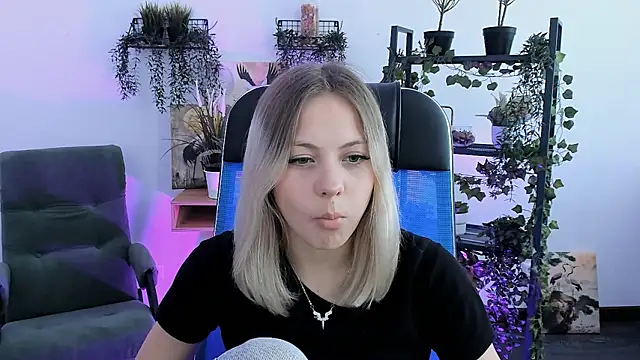 Snapshot of BlossomVibe chatting on 03/20/26, 07:57 BlossomVibe online show from 03/20/26, 07:57