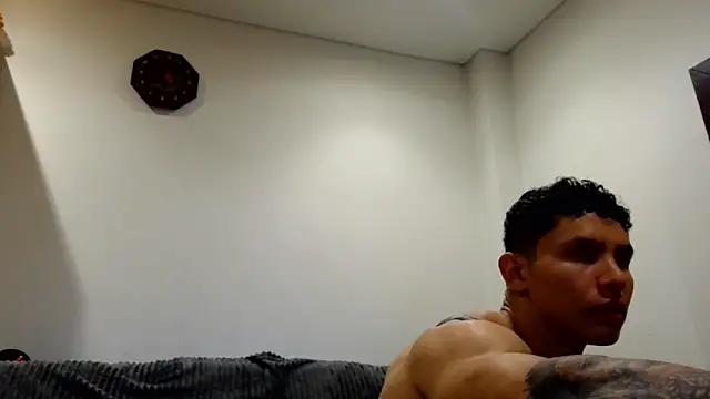 Snapshot of JAYCAM_ chatting on 05/02/26, 01:32 JAYCAM online show from 05/02/26, 01:32