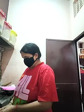 REENA-STRIP online show from 05/07/26, 01:38