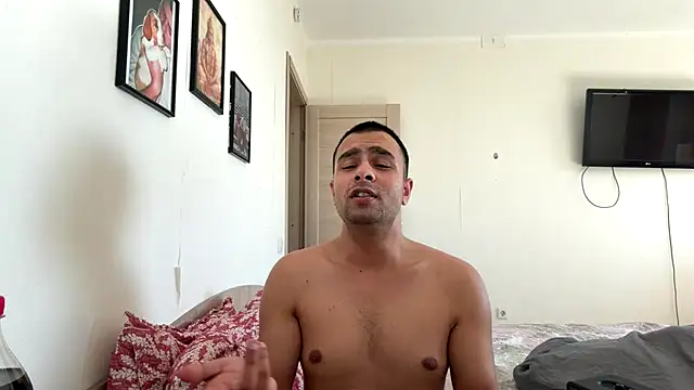 Snapshot of Daniel_ice chatting on 07/19/26, 01:48 Daniel ice online show from 07/19/26, 01:48