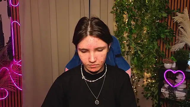 Snapshot of CarmenPhillips chatting on 03/22/26, 06:17 CarmenPhillips online show from 03/22/26, 06:17